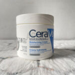 CeraVe Moisturizing Cream 453g jar – hydrating cream for dry, sensitive skin” “CeraVe moisturizing cream with ceramides and hyaluronic acid” “Dermatologist-recommended CeraVe cream for barrier repair and hydration”